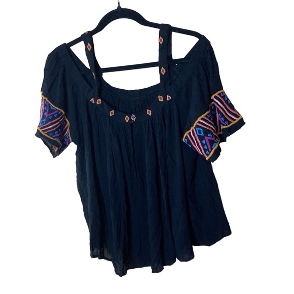 Japna Black Top with Embroidery Accent Size Large‎ - Picture 1 of 5
